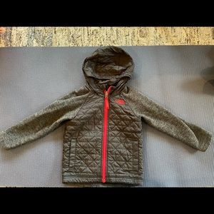 Dark gray North Face fleece sweater hoodie (kids 4T)